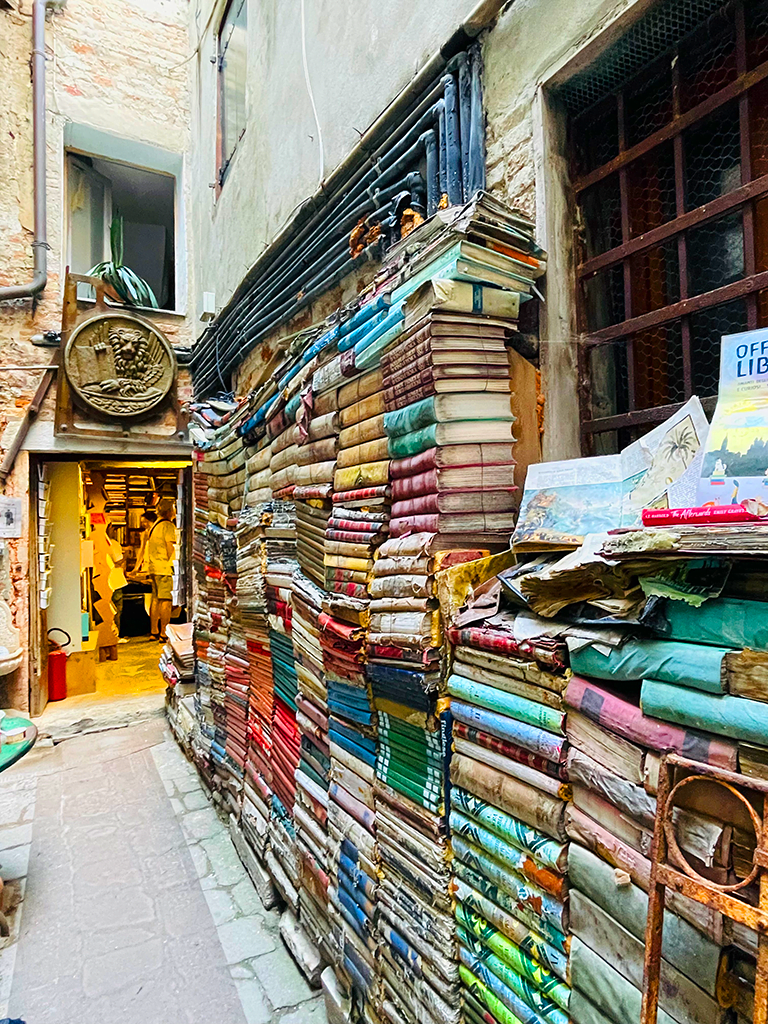 Libreria Acqua Alta Muro fatto di libri - Venezia